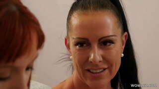 Kukomaa Wasagaji Marafiki Wa Kufanya Ngono Kwa Mara Ya Kwanza