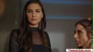 ���ார்லோட் ஸ்டோக்லி தனது தேவைகளை பூர்த்தி செய்கிறார், மேலும் அவர் சில்வியா சைஜுக்கு கூட உதவுகிறார்