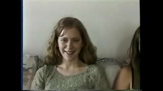 Брюнетка маце стане супер-космати путка на вкус от най-добрата си приятелка