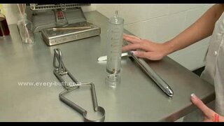 ���ෙදියක් සමග කෑදර පස්ස අනුභව කුකුළා