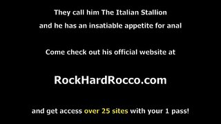 Топтомо шлюха жегиси керек похожей өзүнүн мачеху, алар башташат целоваться жана лизать бири-бирине киски.Капысынан пайда болот, аны өгөй ата, бирок ордуна жакшылап злиться, ал мүмкүнчүлүк берет сосать анын чоң мүчөсү.Жооп катары ал трахает киску жыйынтыкталган эже жана тугую сочную задницу аялы.