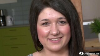 Новичок сосет твердый черный член и жестко трахается в киску