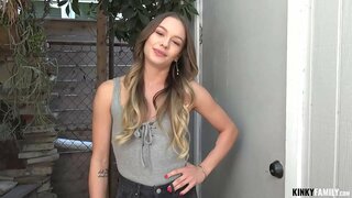 Странная семья - ее юная вагина